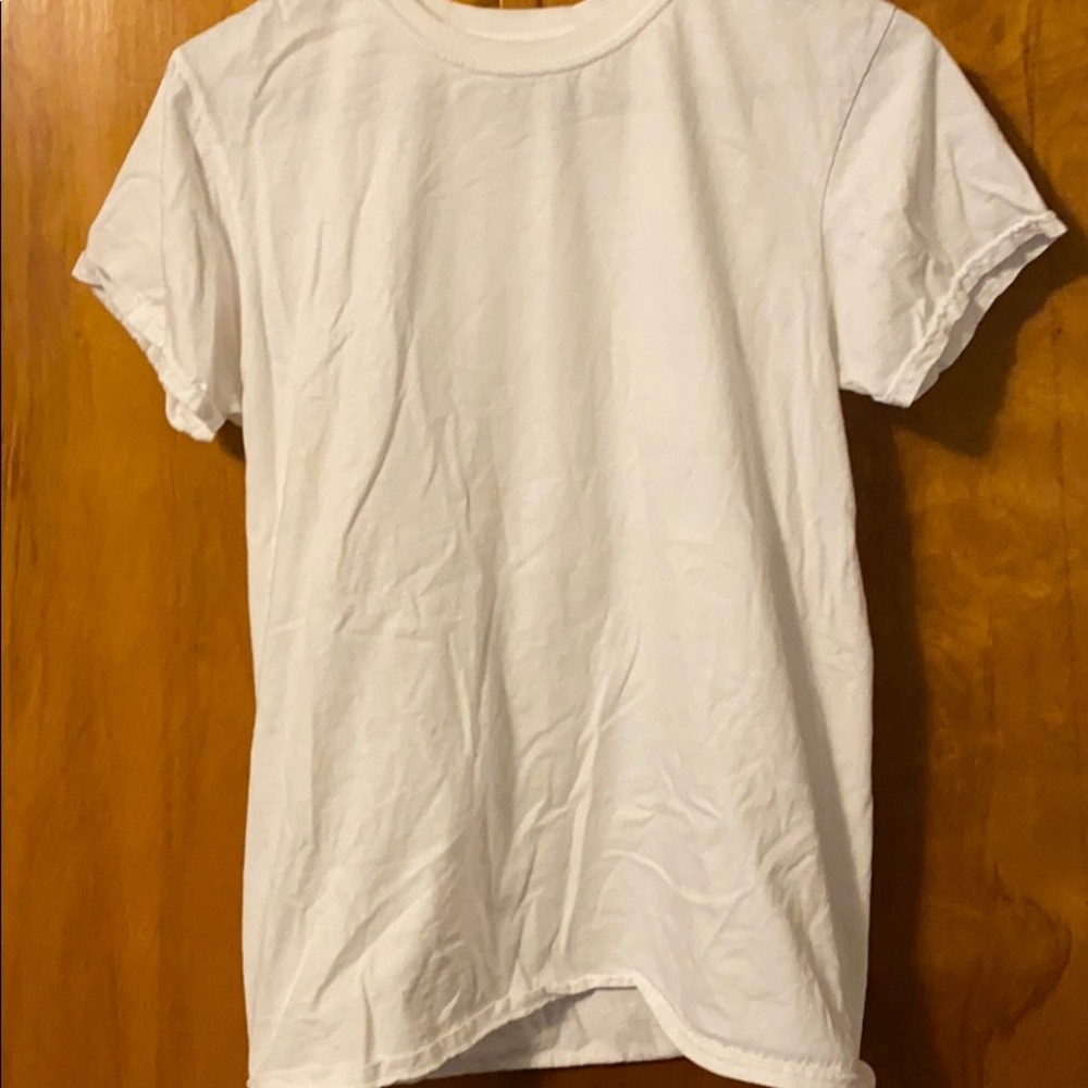 Men’s Gildan White T shirt. Size Small